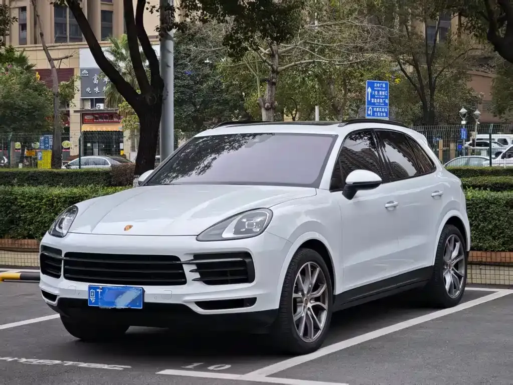 Porsche Cayenne — фото 1