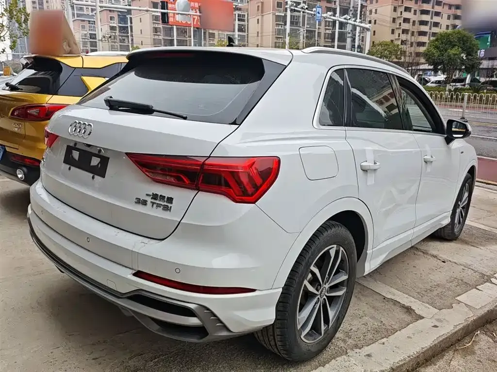 Audi Q3 — фото 10