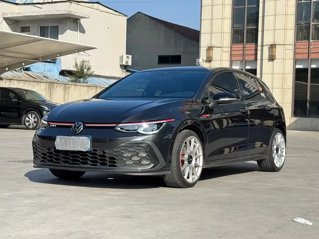 Volkswagen Golf GTI — фото 1