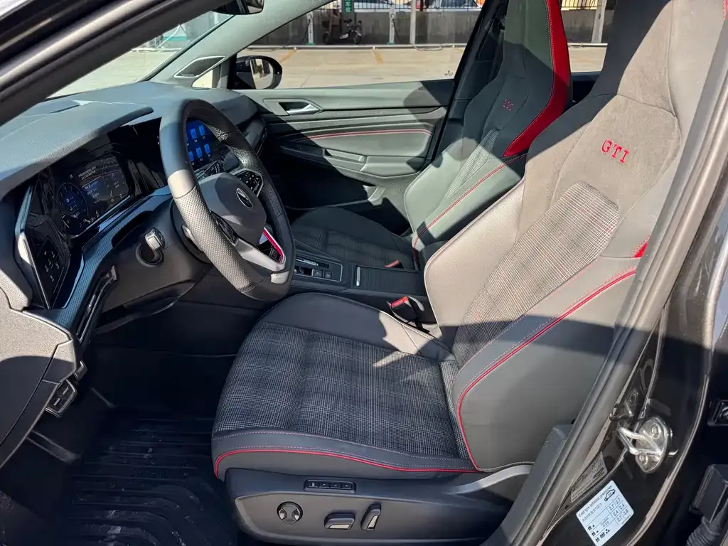 Volkswagen Golf GTI — фото 5