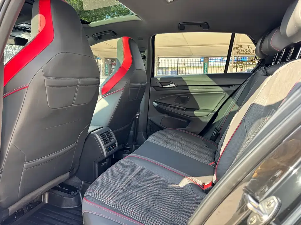 Volkswagen Golf GTI — фото 8