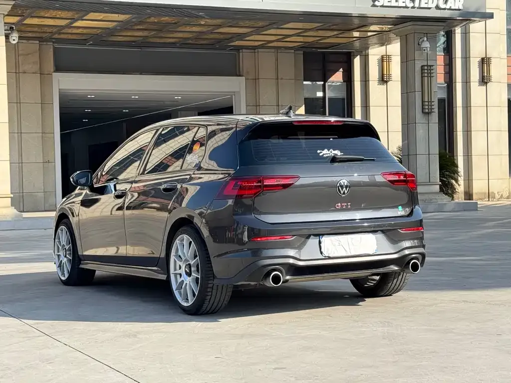Volkswagen Golf GTI — фото 10