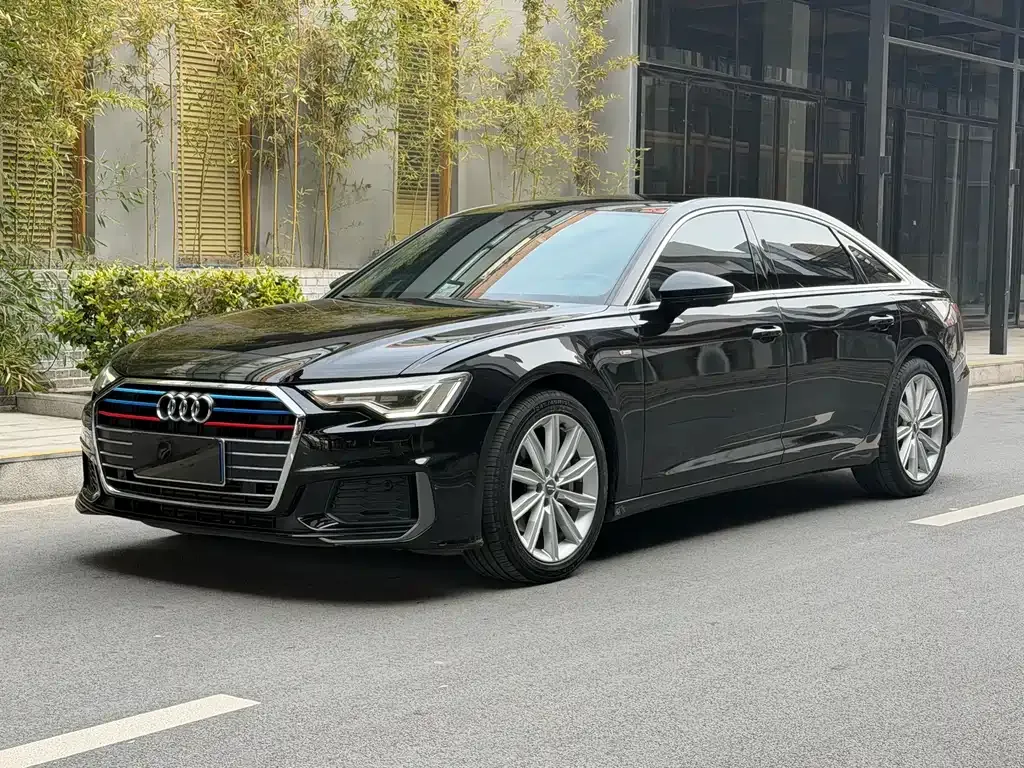 Audi A6L — фото 1