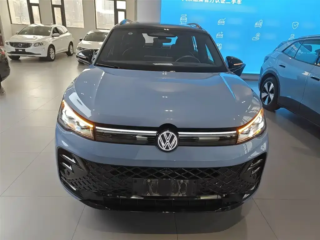 Volkswagen Tiguan L — фото 3