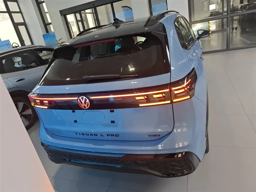 Volkswagen Tiguan L — фото 10