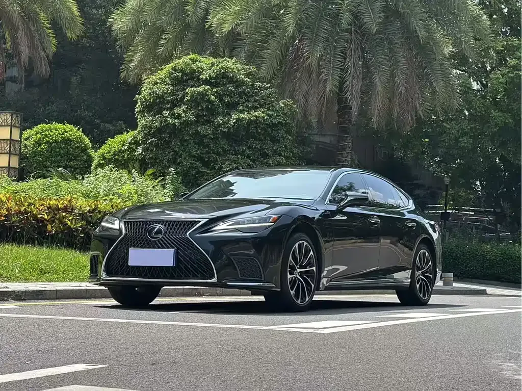 Lexus LS — фото 1