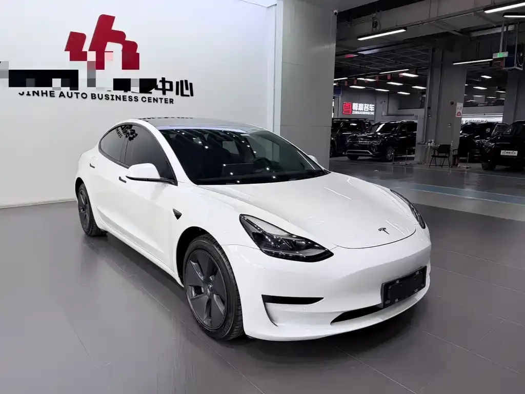 Tesla Model 3 — фото 8
