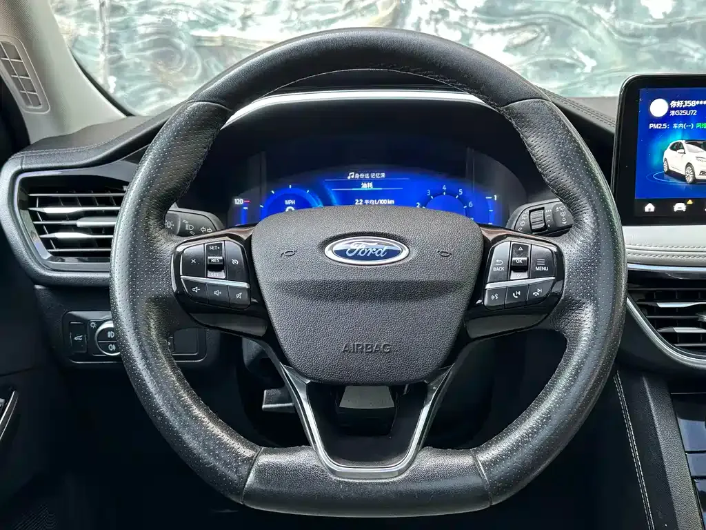 Ford Escape — фото 10