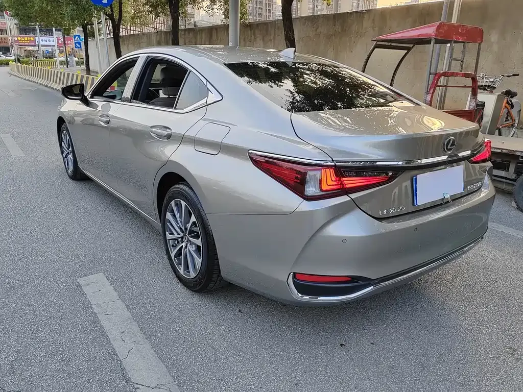 Lexus ES — фото 6