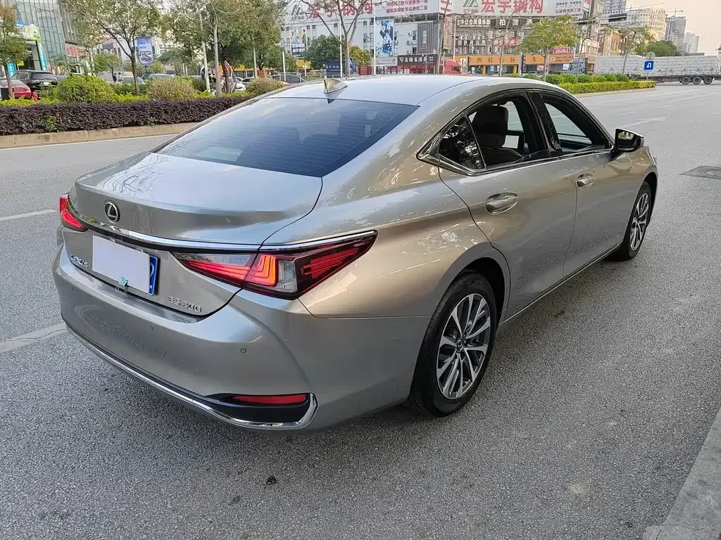 Lexus ES — фото 7