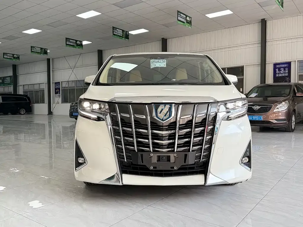 Toyota Alphard — фото 9