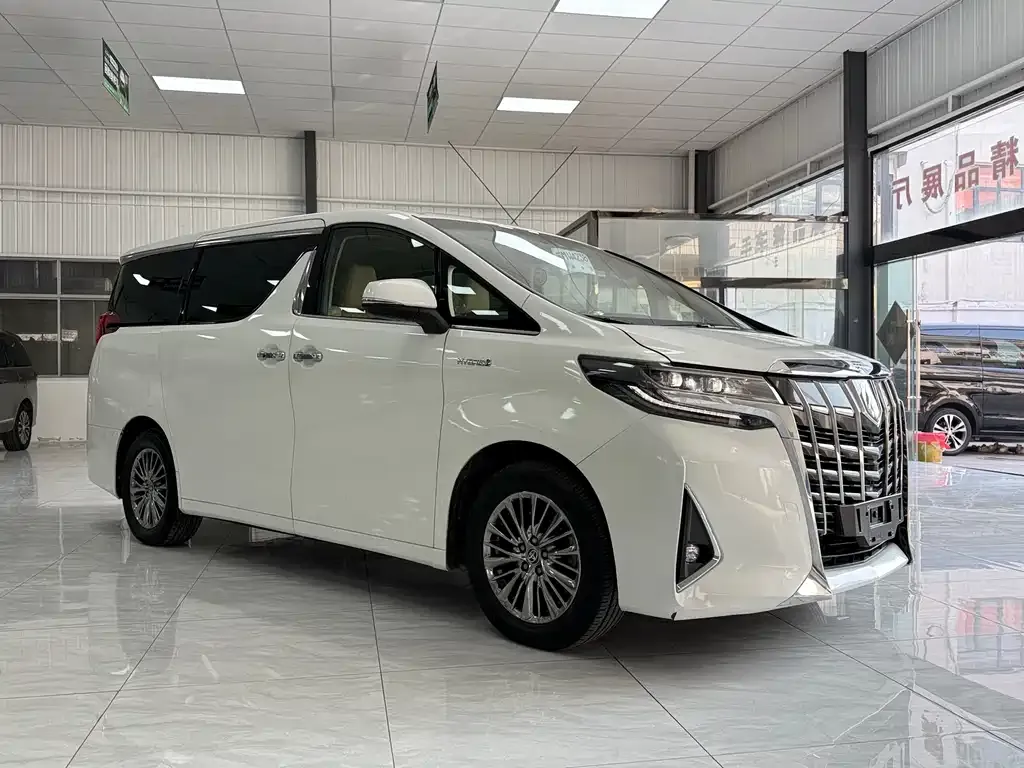 Toyota Alphard — фото 5