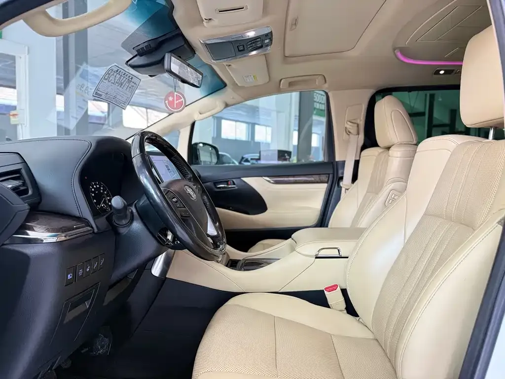 Toyota Alphard — фото 7