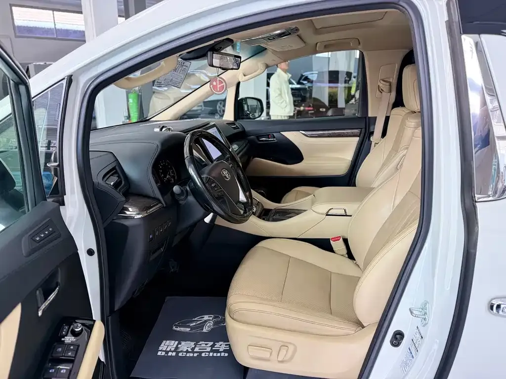 Toyota Alphard — фото 3