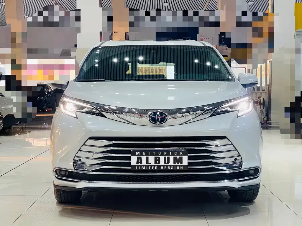 Toyota Sienna — фото 3