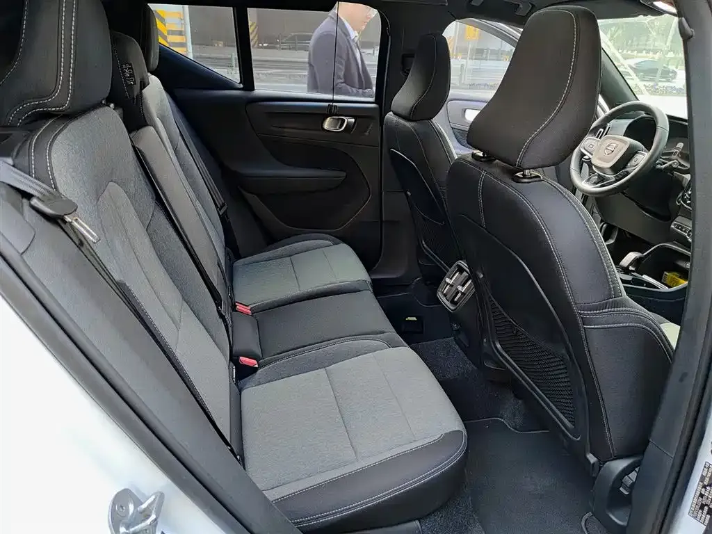 Volvo XC40 — фото 2