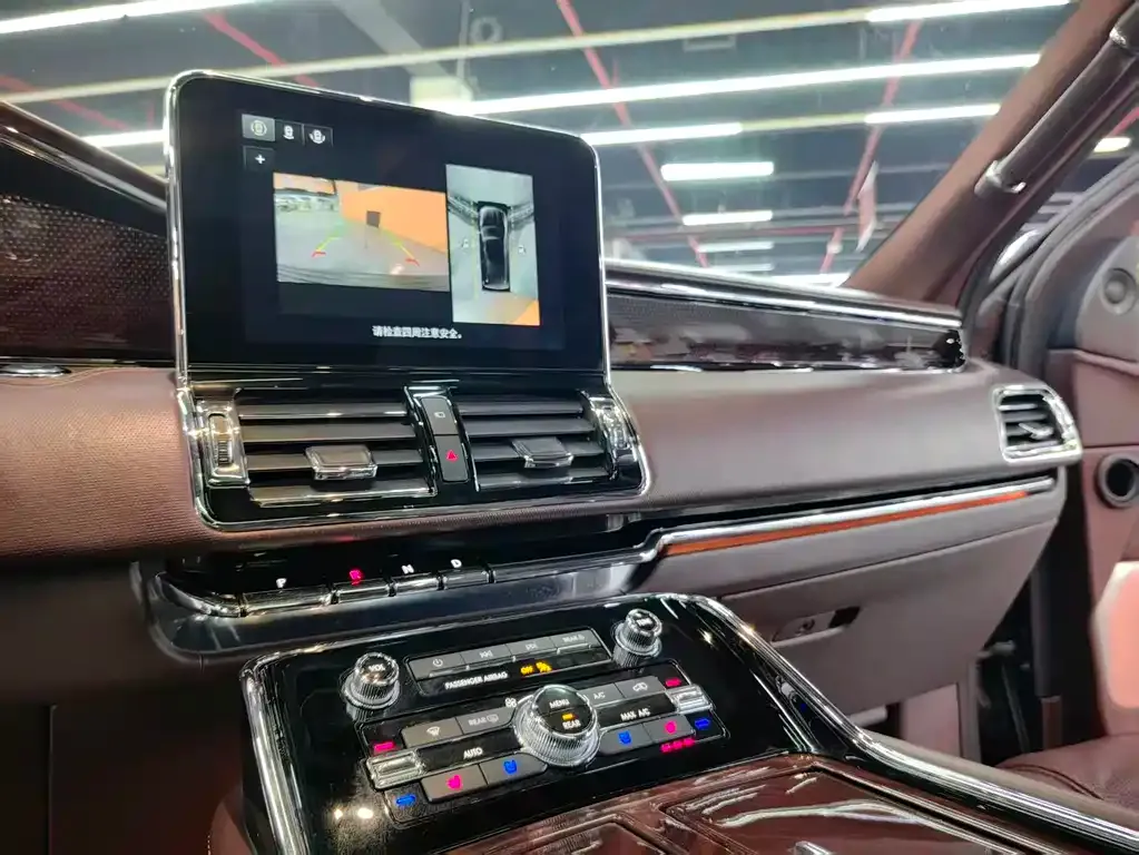 Lincoln Navigator — фото 10