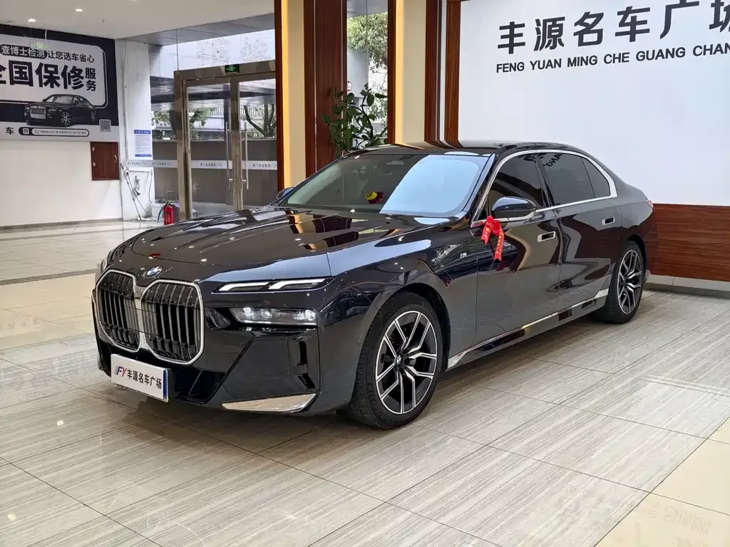 BMW 7 Series — фото 1