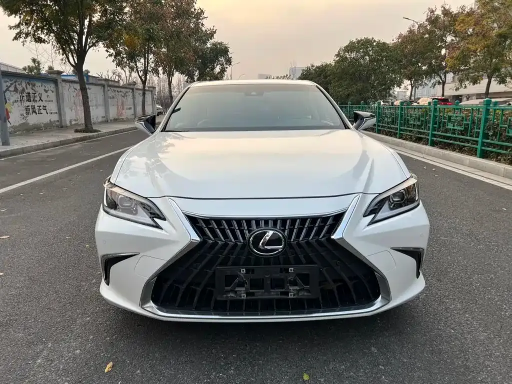 Lexus ES — фото 10