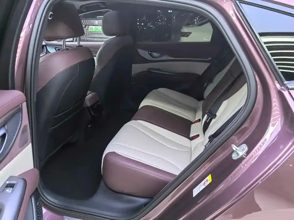 BYD Seal — фото 10