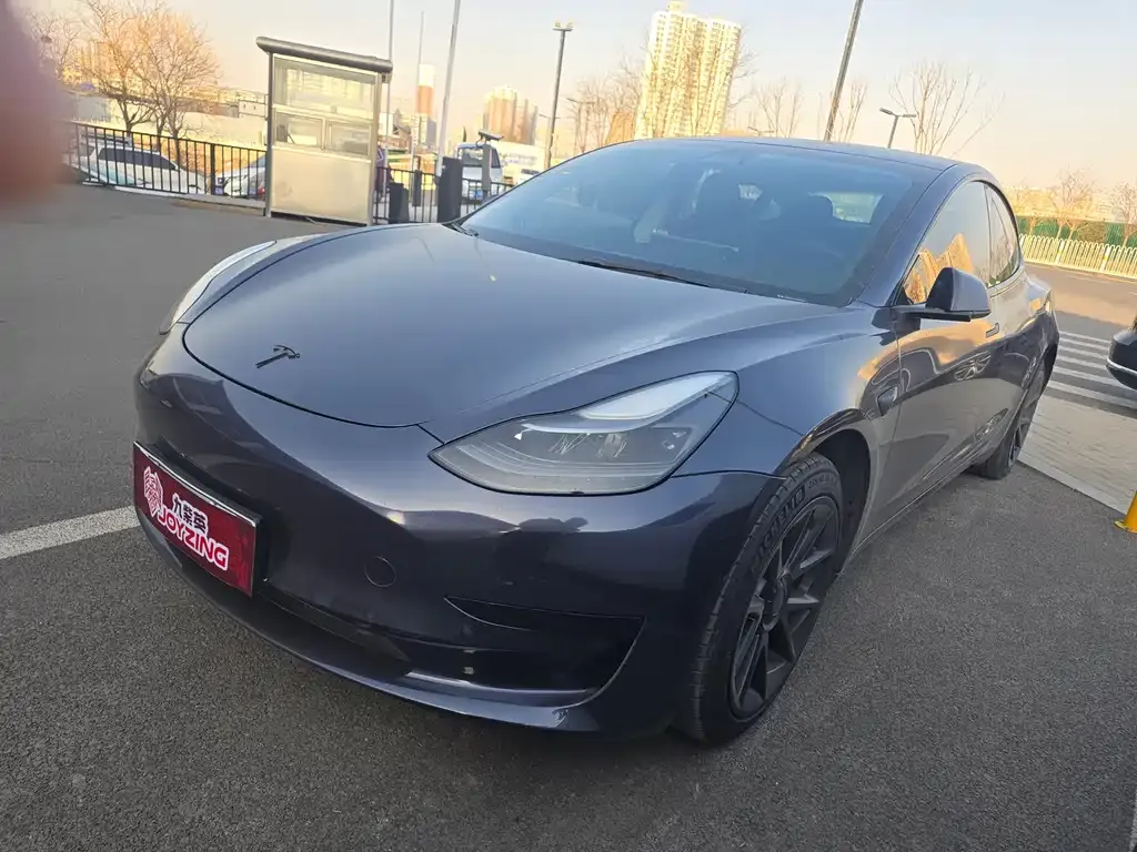 Tesla Model 3 — фото 1