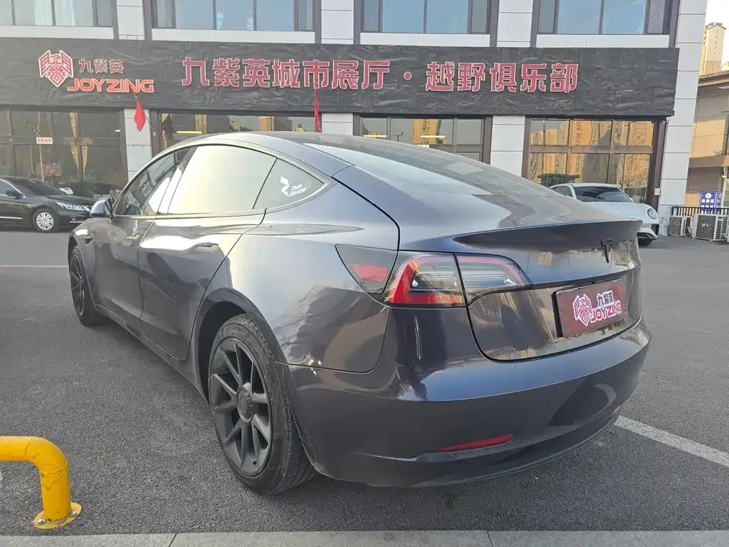 Tesla Model 3 — фото 7