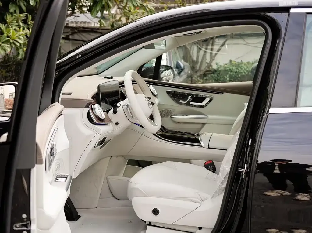 Mercedes-Benz EQE SUV — фото 4