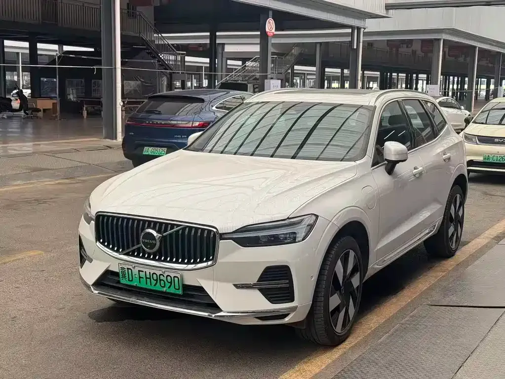 Volvo XC60 PHEV — фото 1