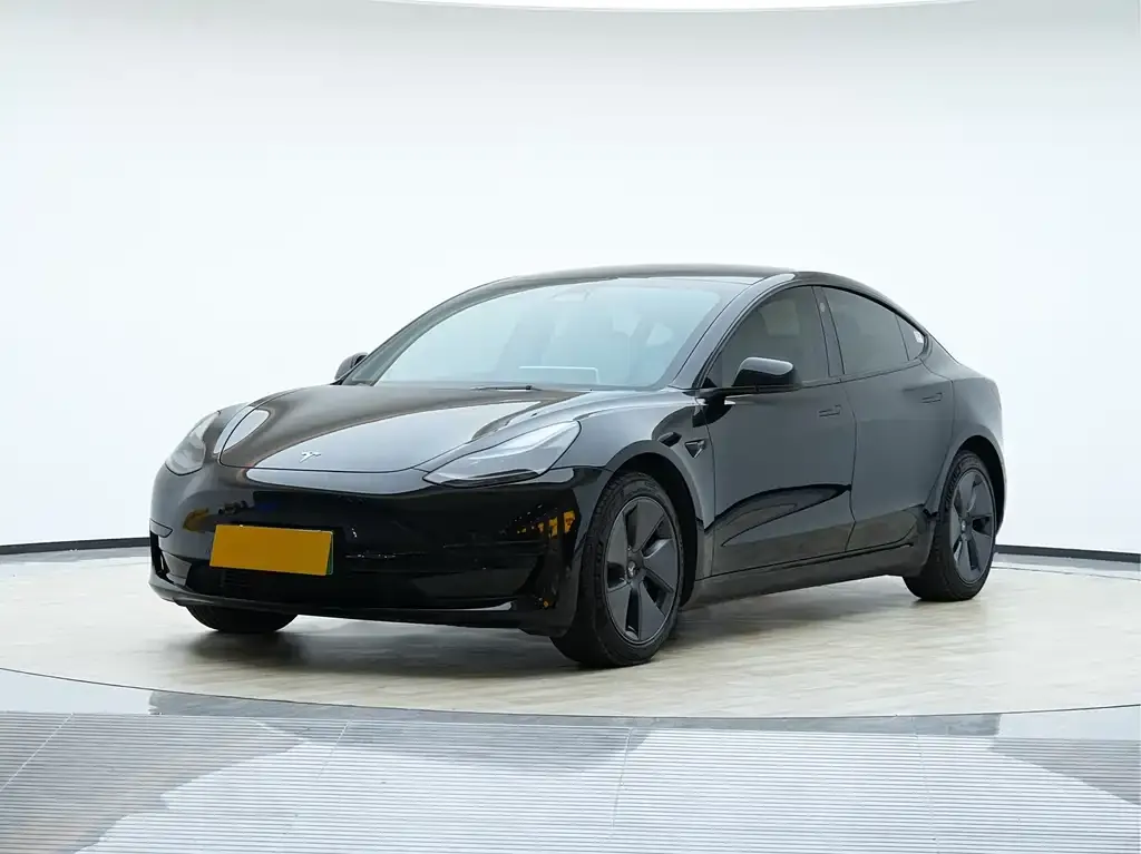 Tesla Model 3 — фото 1