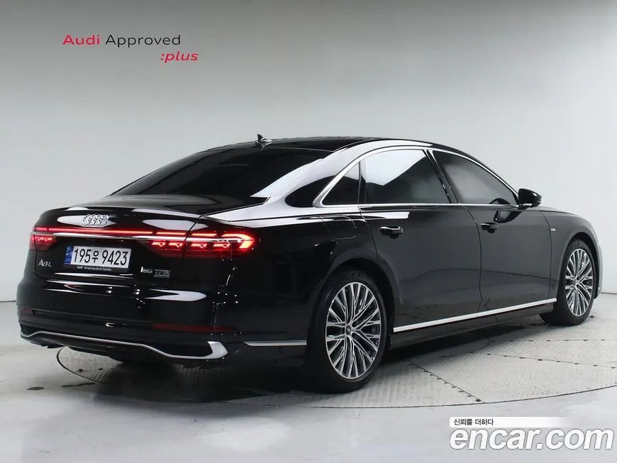 Audi A8 — фото 2