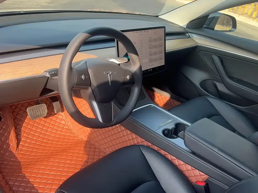 Tesla Model 3 — фото 4