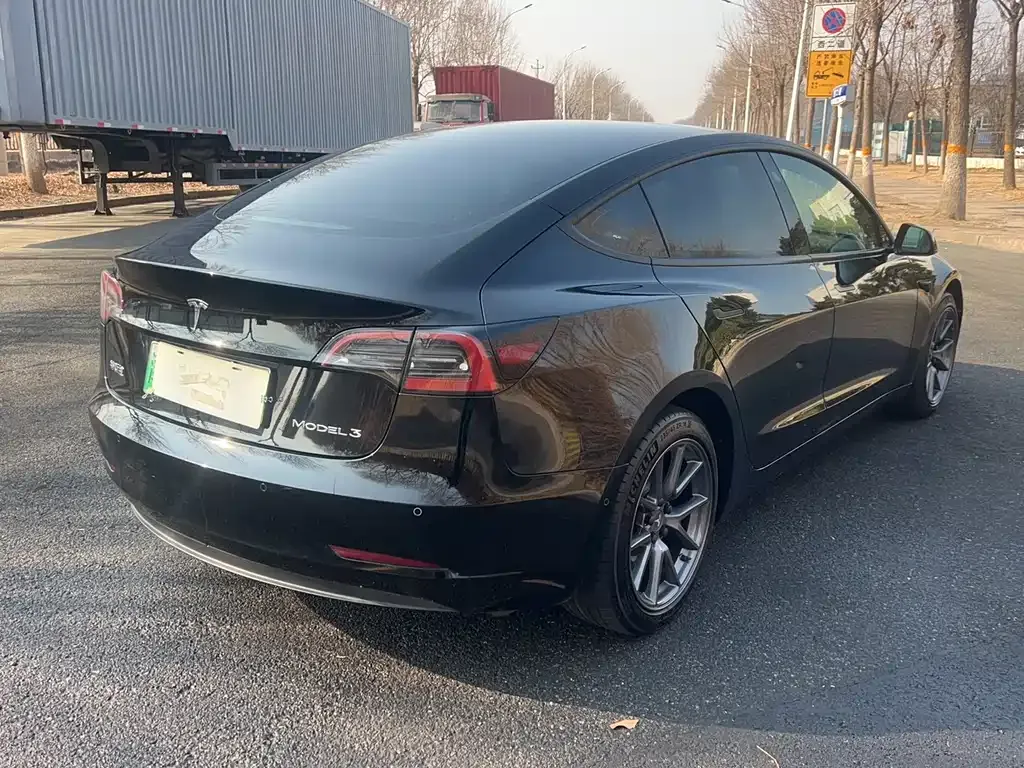 Tesla Model 3 — фото 8