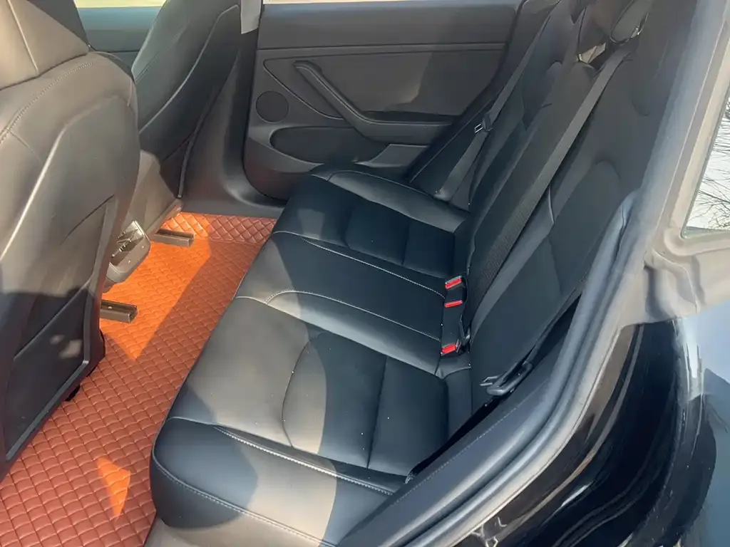 Tesla Model 3 — фото 3