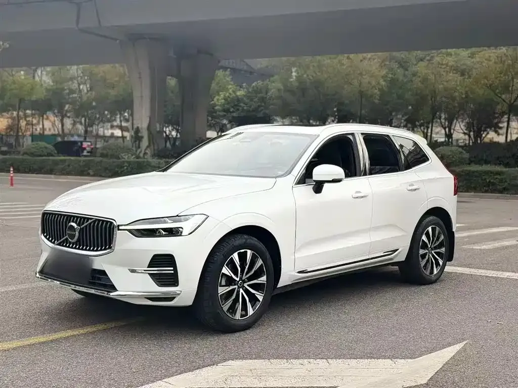 Volvo XC60 — фото 1