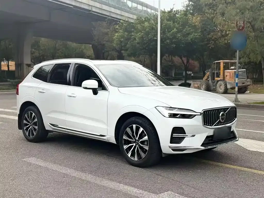 Volvo XC60 — фото 8