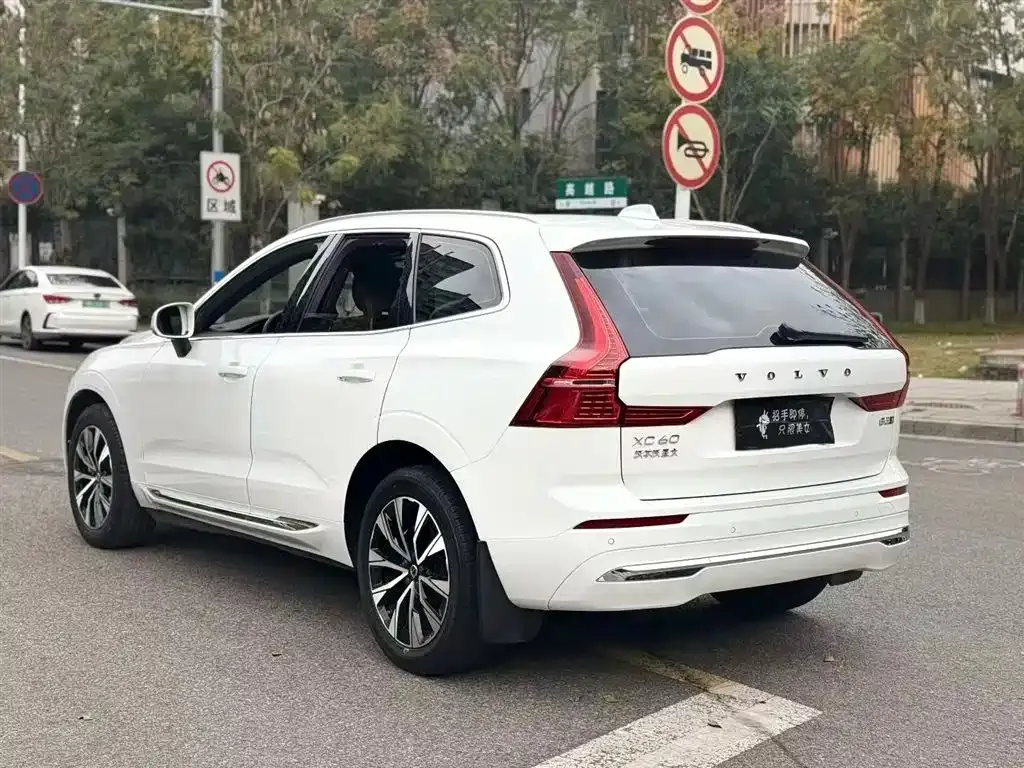 Volvo XC60 — фото 5