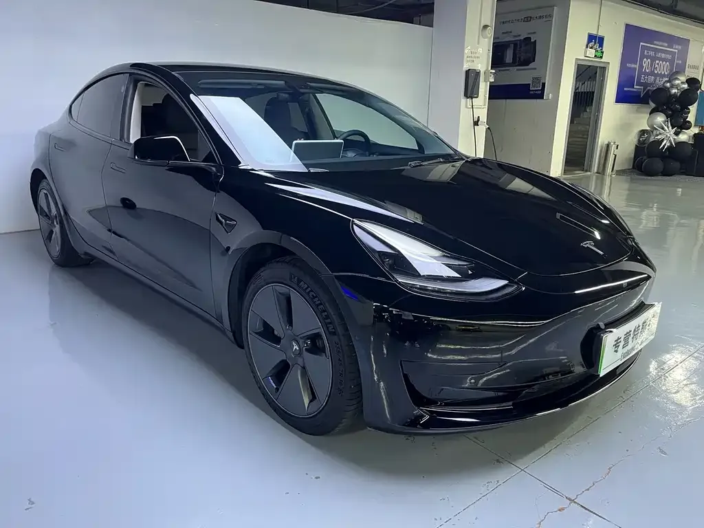 Tesla Model 3 — фото 7