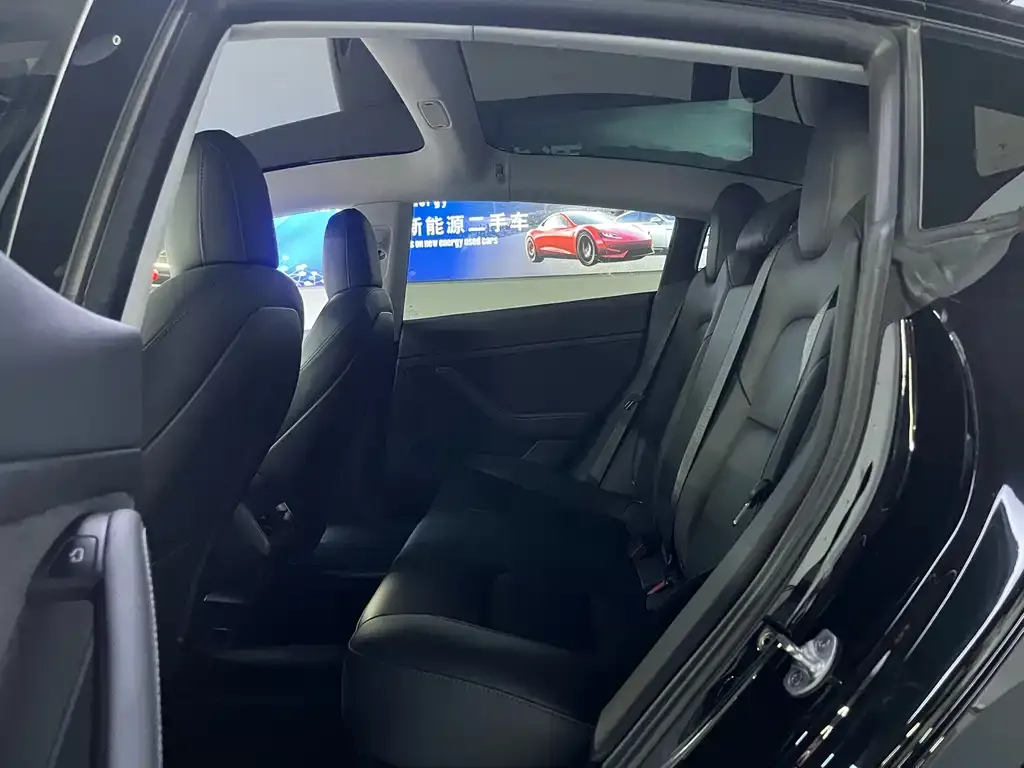 Tesla Model 3 — фото 3