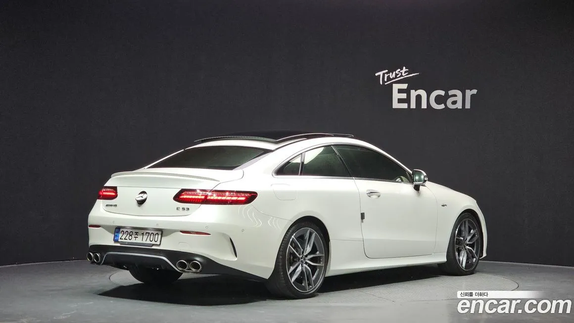 Mercedes-Benz E-Class — фото 10