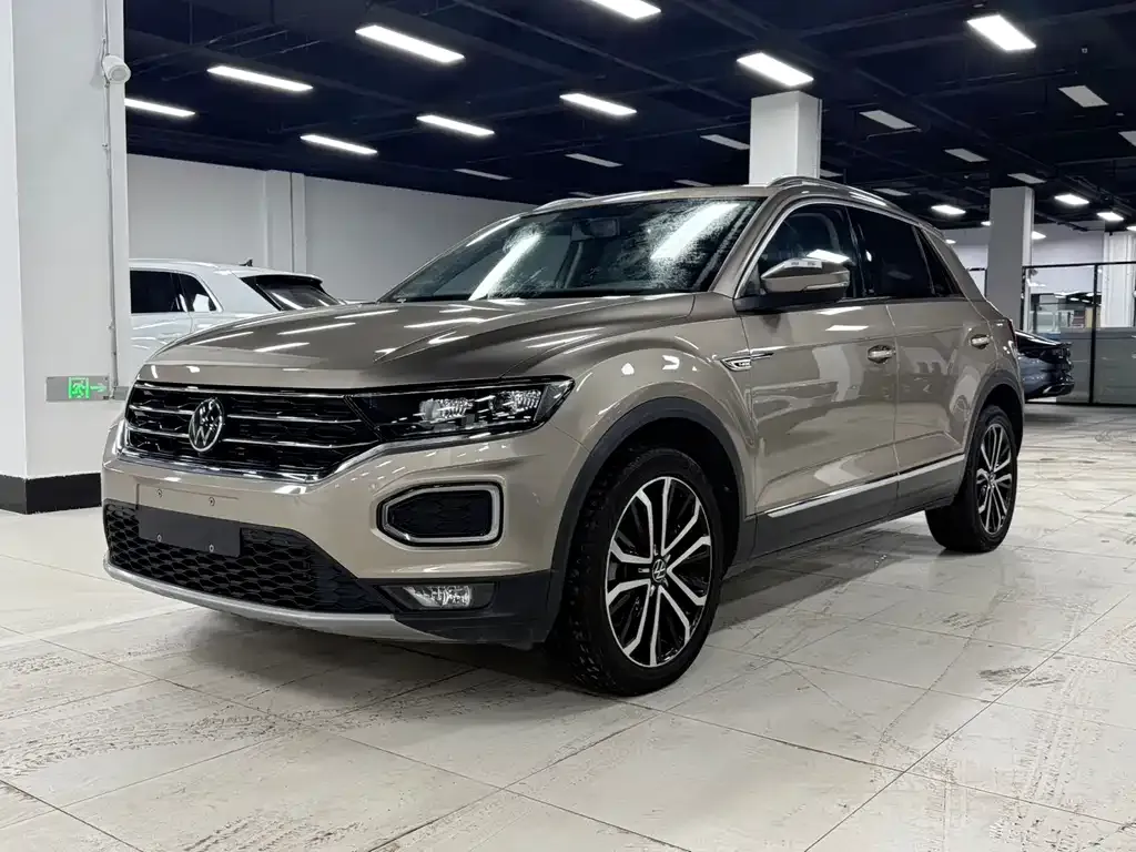 Volkswagen T-Roc — фото 1