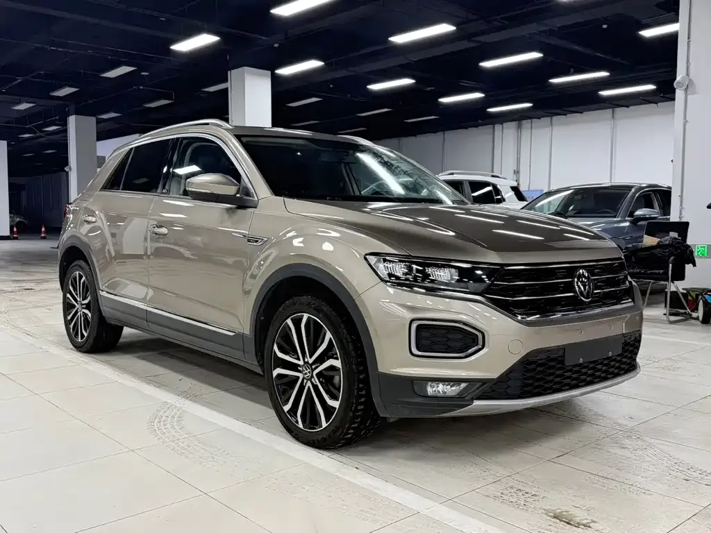 Volkswagen T-Roc — фото 6