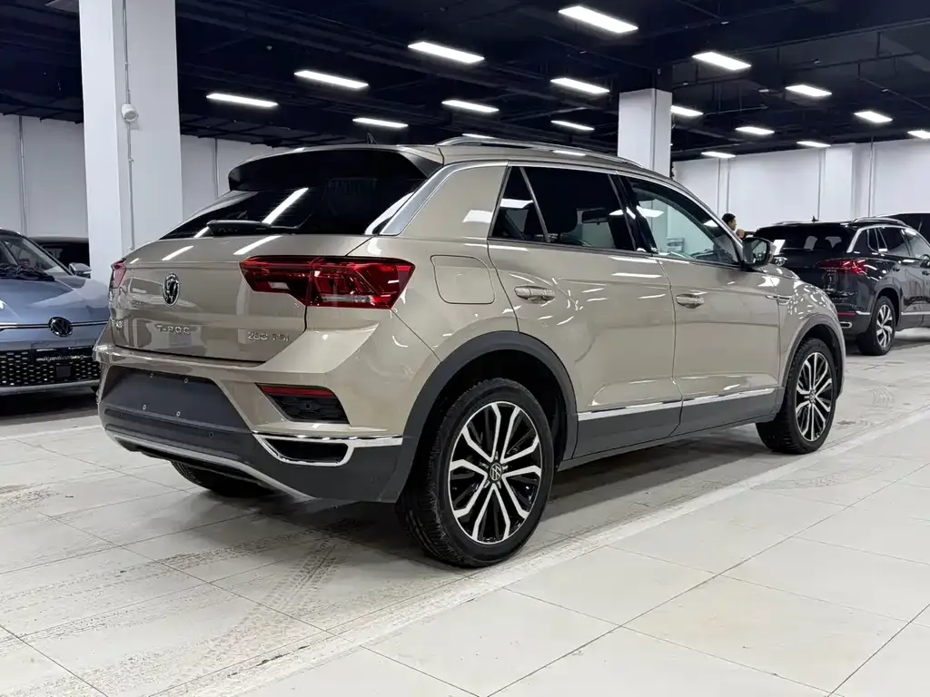 Volkswagen T-Roc — фото 10