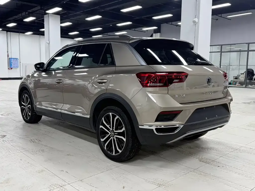 Volkswagen T-Roc — фото 8