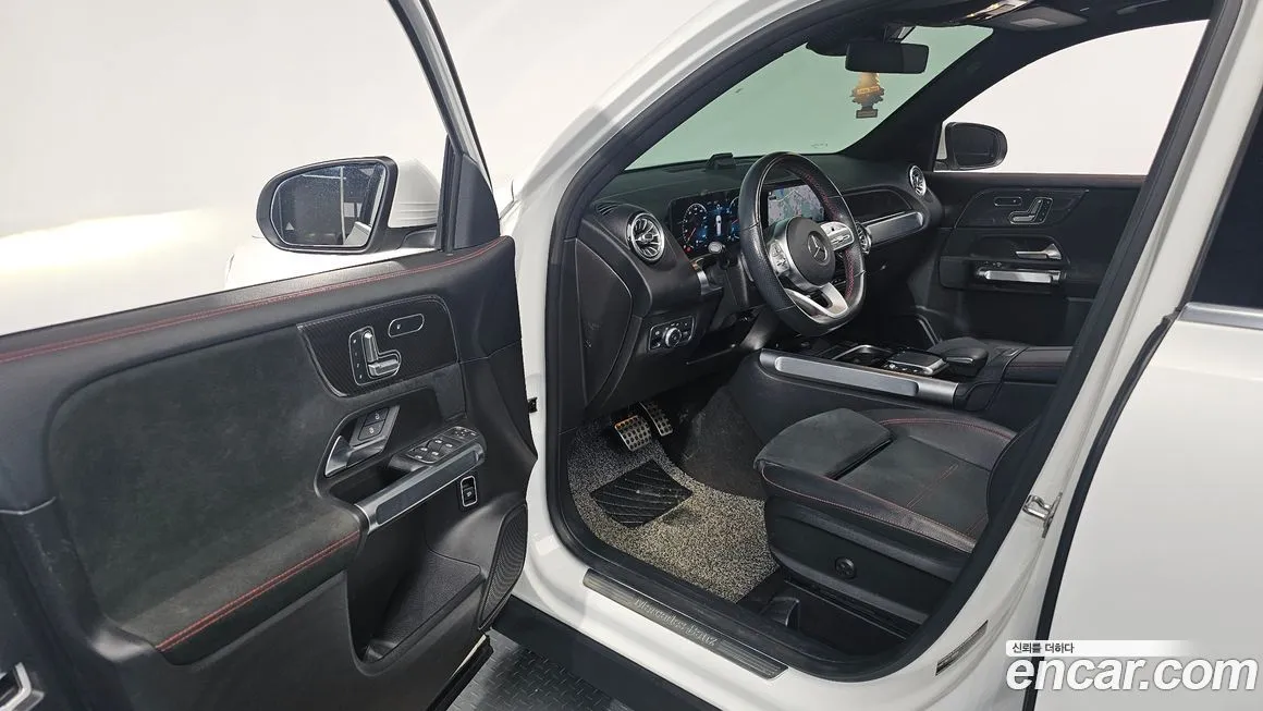 Mercedes-Benz GLB-Class — фото 10