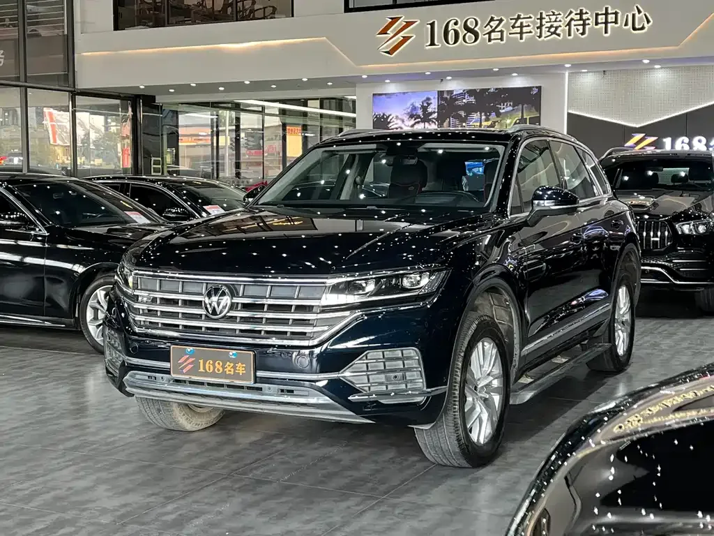 Volkswagen Touareg — фото 1