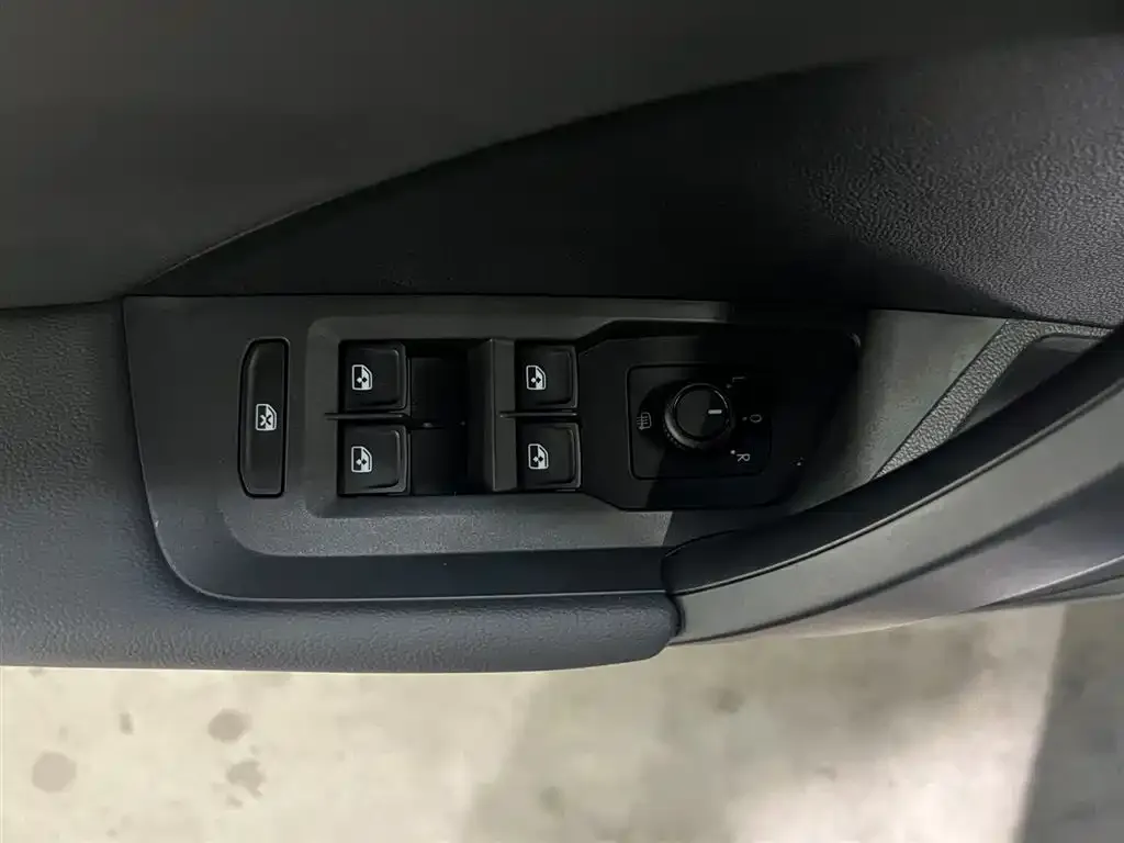 Volkswagen Tharu — фото 2