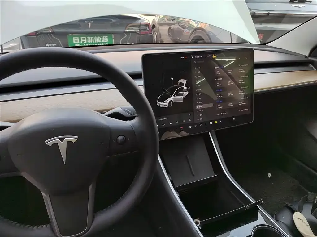 Tesla Model 3 — фото 8