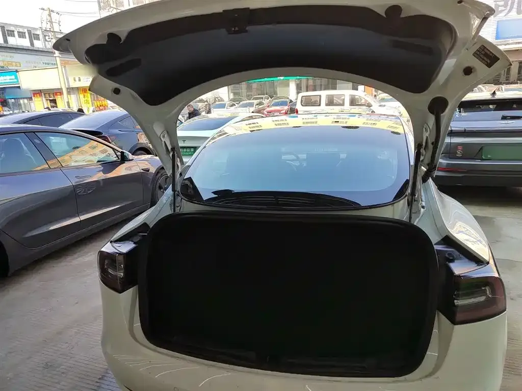 Tesla Model 3 — фото 10