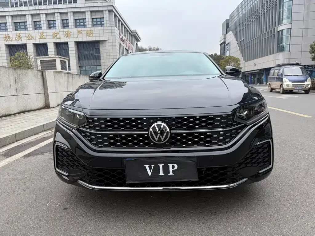 Volkswagen Passat — фото 1