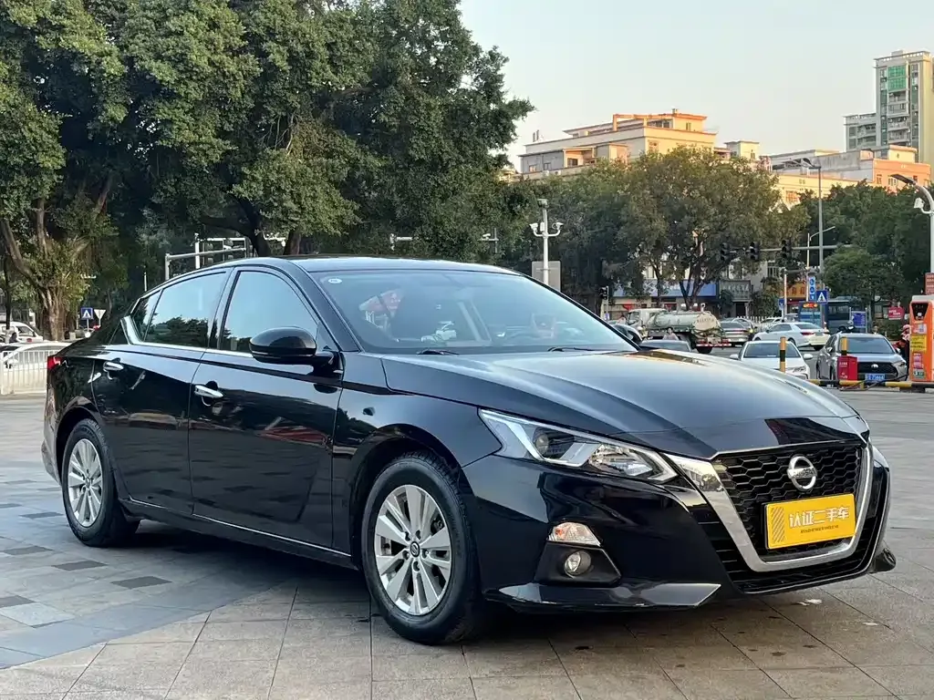 Nissan Teana — фото 1